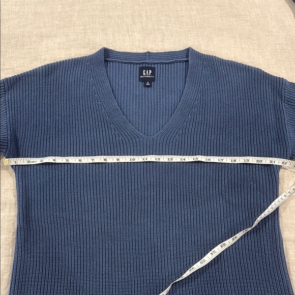 GAP V-Neck Maternity Sweater - Picture 4 of 5
